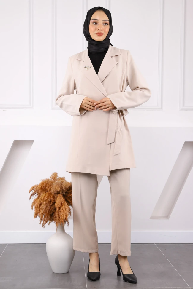 Bej Yan Baglamalı Krep Ceket Pantolonlu Takım