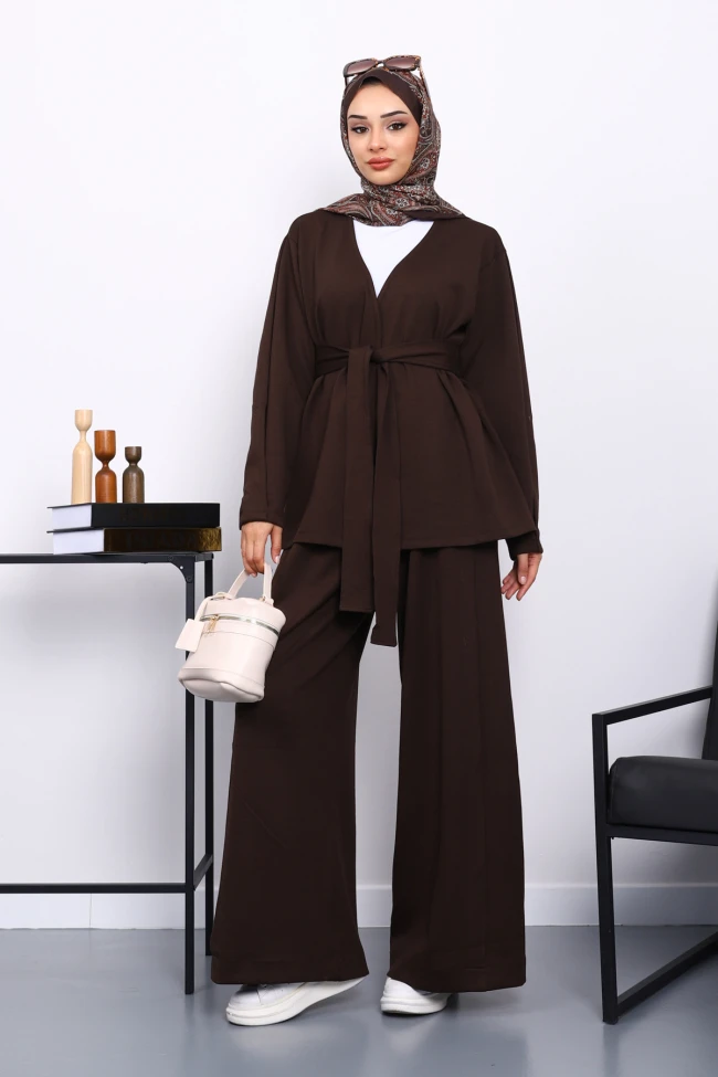 Kahverengi Bel Kuşaklı Pantolonlu Takım