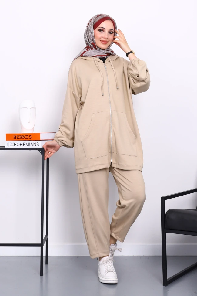 Bej Kapşonlu Fermuarlı Tunik Pantolonlu Takım