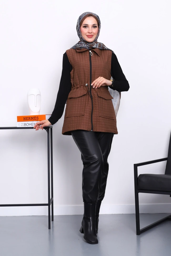 Kahverengi Fermuarlı Kapitone Yelek