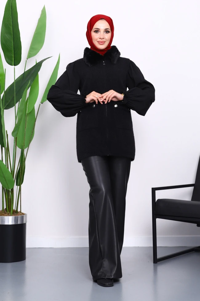 Siyah Yaka Kürklü Cepli Triko Yelek