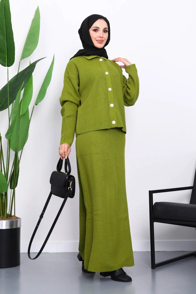Yeşil Gömlek Yaka Düğmeli Triko Etekli Takım