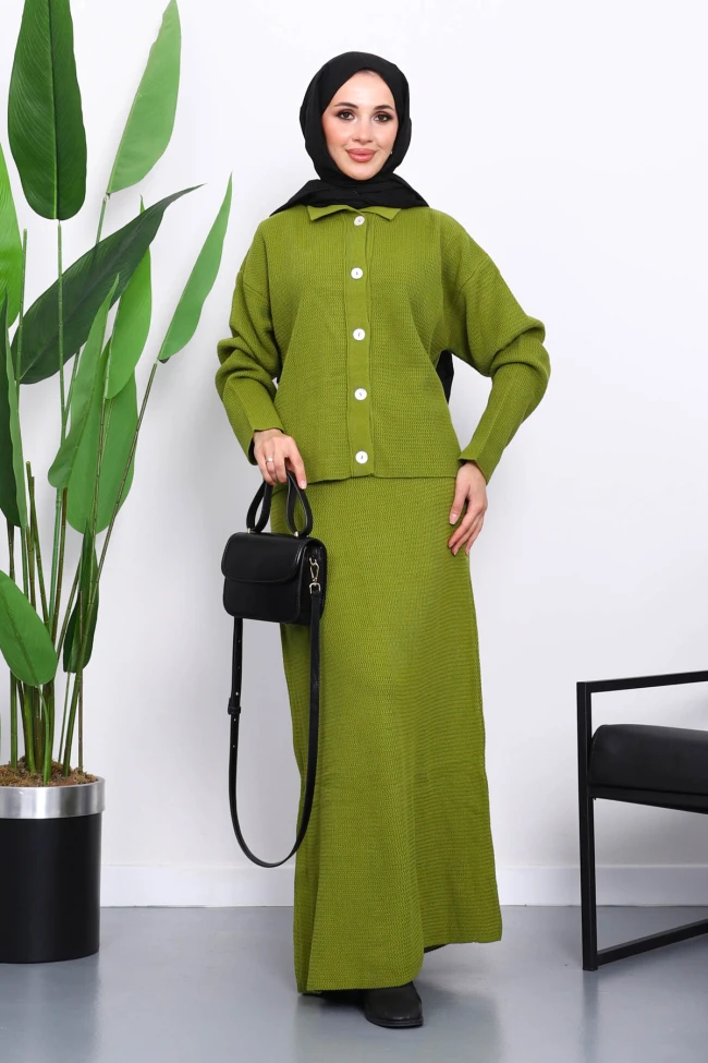 Yeşil Gömlek Yaka Düğmeli Triko Etekli Takım