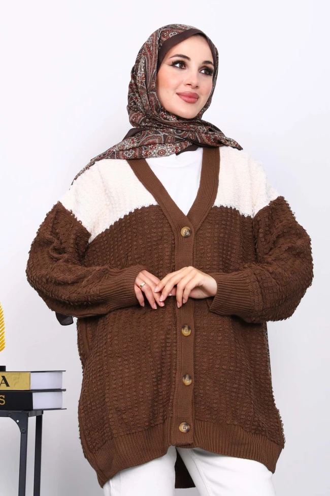 Kahverengi V Yaka Düğmeli Triko Hırka