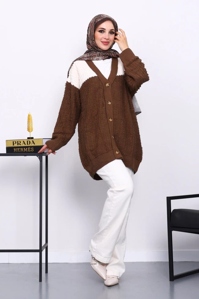 Kahverengi V Yaka Düğmeli Triko Hırka