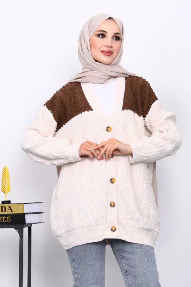 Krem V Yaka Düğmeli Triko Hırka