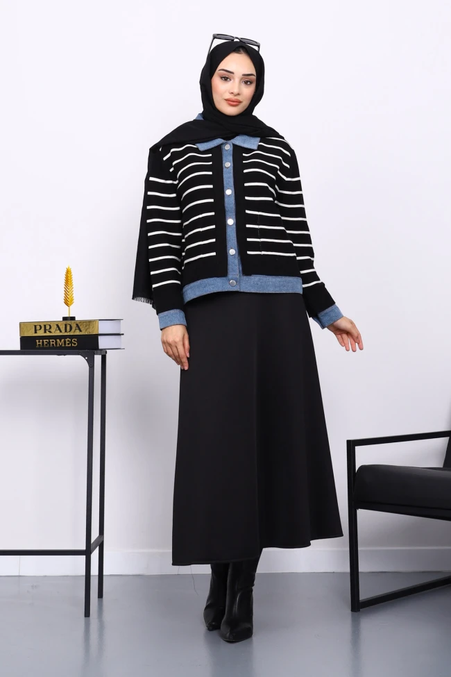 Siyah Düğmeli Kot Detaylı Triko Hırka