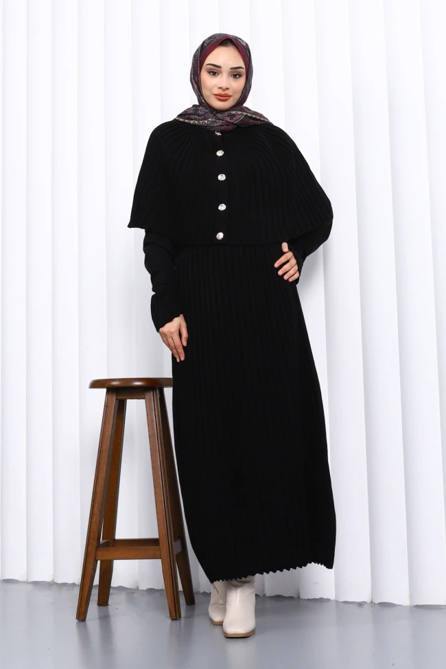 Siyah Pelerin Detaylı Uzun Triko Elbise