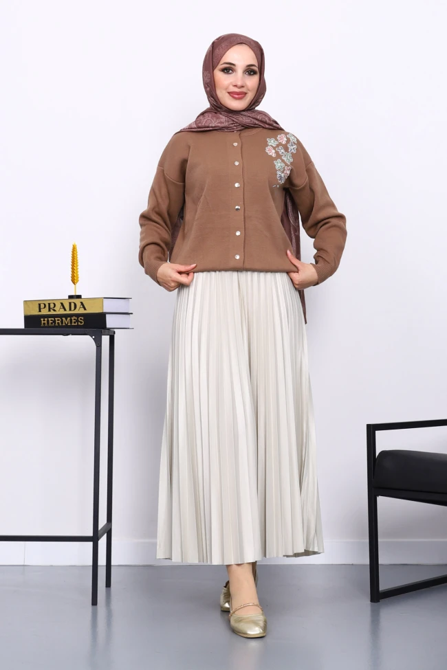 Vizon Nakışlı Düğmeli Triko Hırka