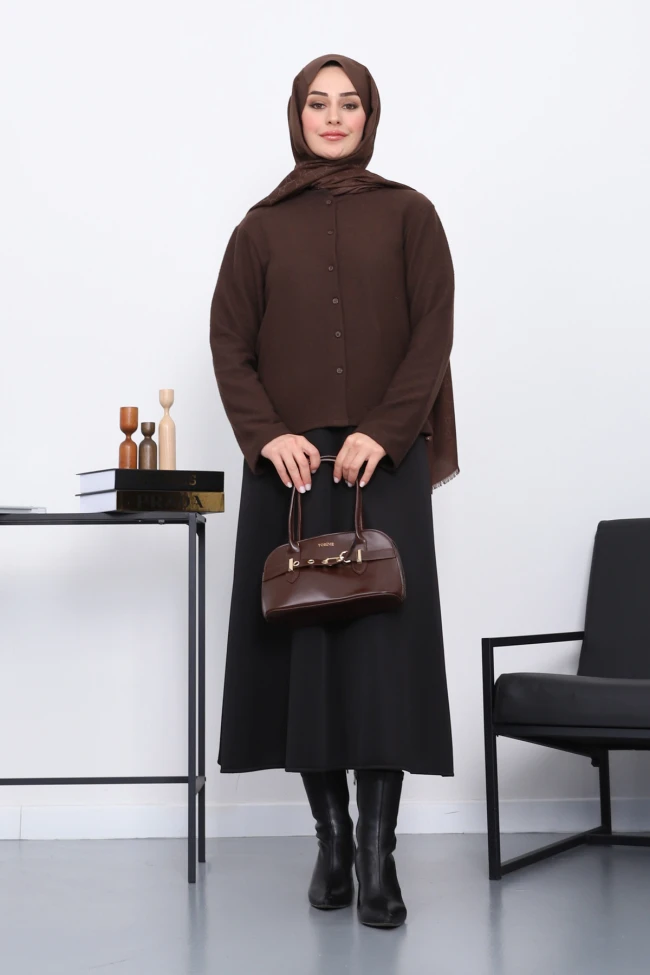 Kahverengi Düğmeli Dokulu Hırka