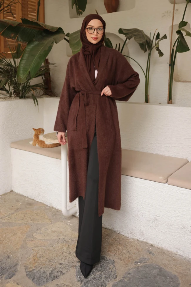 Kahverengi Kuşaklı Uzun Angora Hırka