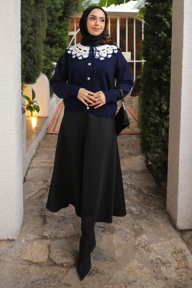 Lacivert Yaka Dantel Detaylı Düğmeli Triko Hırka