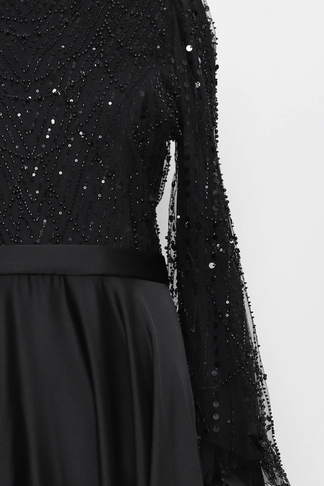 Siyah Boncuklu İşlemeli Saten Abiye