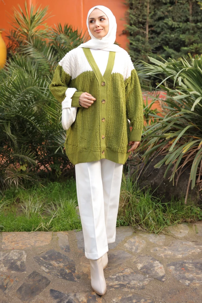 Yeşil V Yaka Düğmeli Triko Hırka