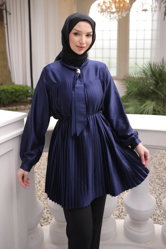 Lacivert Fular Yakalı Piliseli Saten Tunik