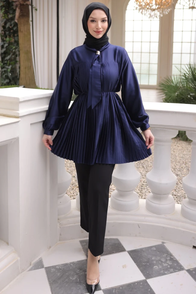 Lacivert Fular Yakalı Piliseli Saten Tunik