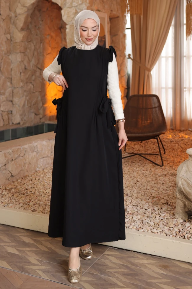 Siyah Bel Kuşaklı Kolları Fırfırlı Elbise