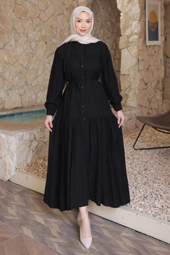 Siyah Eteği Katli Düğmeli Elbise