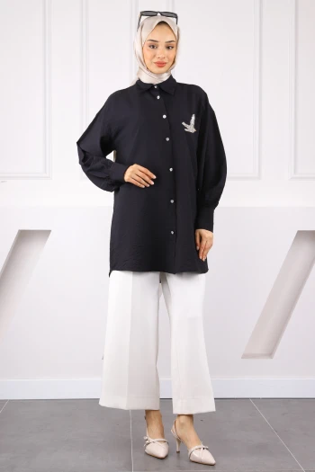Siyah Ön Taş Detaylı Gömlek