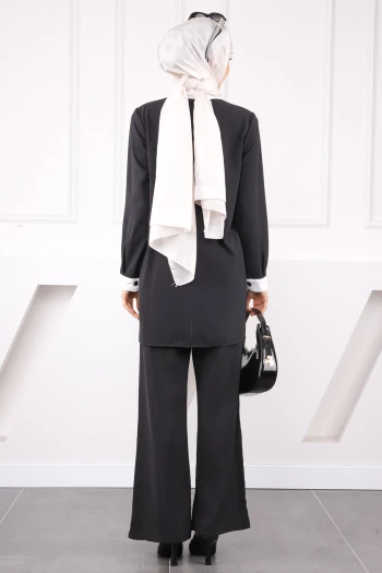 Siyah Yaka Detaylı Tunik Pantolonlu Takım