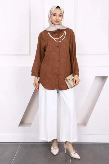 Kahverengi İnci Kolyeli Keten Gömlek