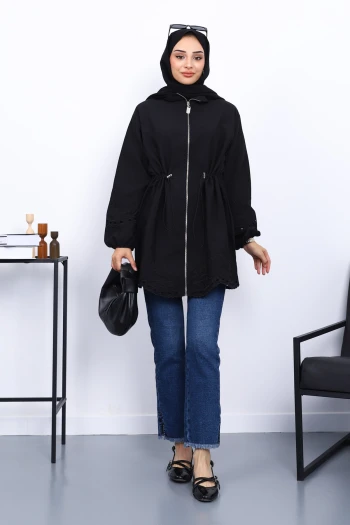 Siyah Bel Lastikli Nakış Detaylı Trenç