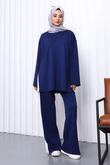 Lacivert Yanları Yırtmaçlı Tunik Pantolonlu Takım
