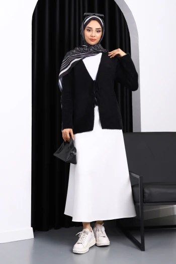 Siyah Ön Bağlama Detaylı Angora Yumoş Hırka