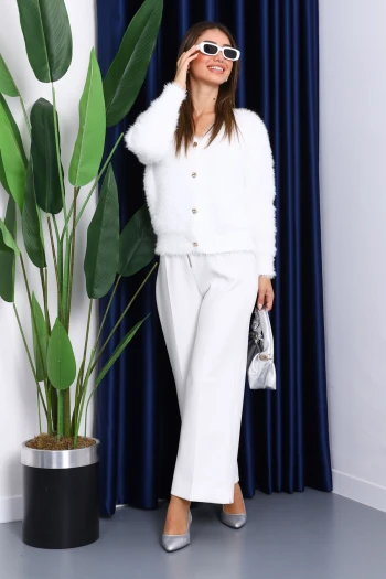 Beyaz Dümeli Kısa Angora Yumoş Triko Hırka