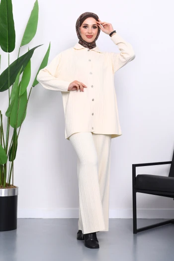 Krem Gömlek Yaka Düğmeli Pantolonlu Triko Takım
