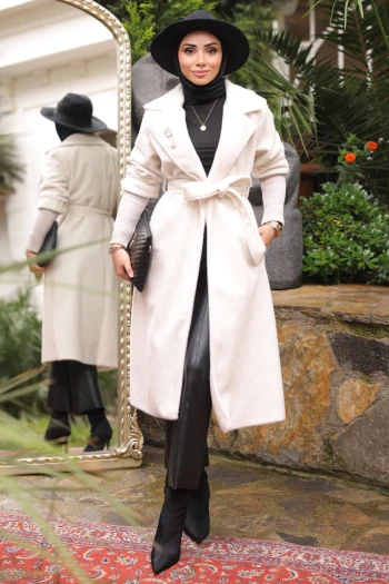 Krem Kolları Örgü Detaylı Angora Kaban