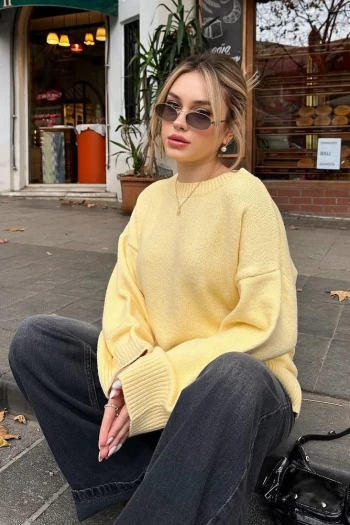 Sarı Dik Yaka Triko Kazak