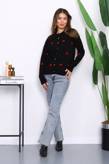 Siyah Fiyonk Nakışlı Triko Hırka