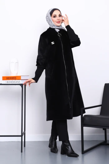 Siyah Kapüşonlu Kolları Triko Angora Kaban