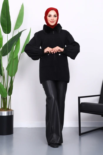 Siyah Yaka Kürklü Cepli Triko Yelek