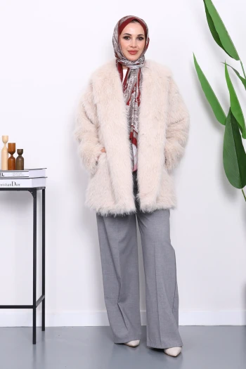 Taş Astarlı Kısa Kürk Kaban