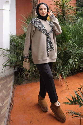 Haki Fular Detaylı İçi Şardonlu Üç İplik Sweatshirt
