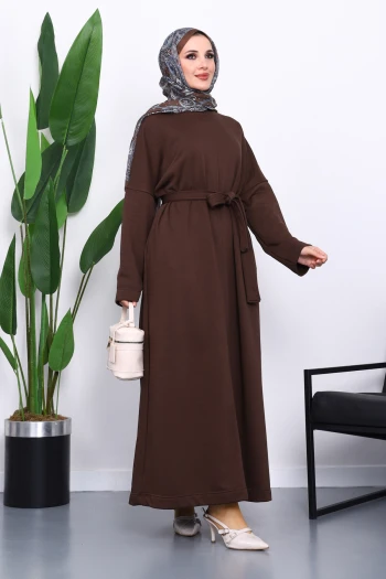 Kahverengi Kuşaklı Üç İplik Elbise