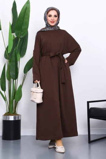 Kahverengi Kuşaklı Üç İplik Elbise