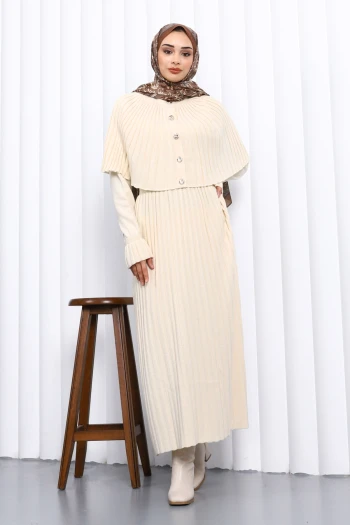 Krem Pelerin Detaylı Uzun Triko Elbise
