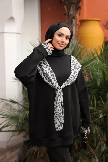 Siyah Fular Detaylı İçi Şardonlu Üç İplik Sweatshirt