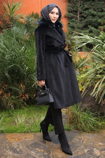 Siyah Yaka Kürklü Angora Kaban