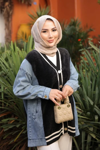 Siyah Kot Garnili Yumoş Angora Hırka