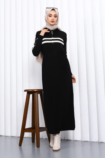 Siyah Yaka Fermuarlı Fitilli Çizgili Triko Elbise
