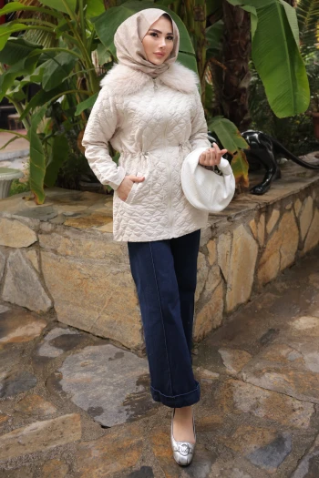 Taş Yaka Kürklü Kapitone Ceket