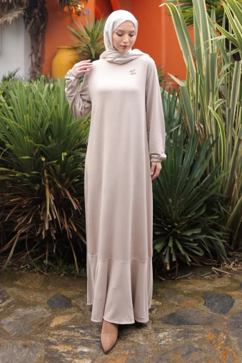 Bej Eteği Katlı Kol Lastikli Modal Elbise