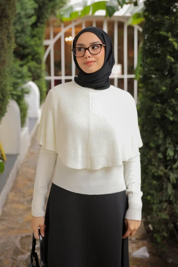Ekru Pelerin Detaylı Fitilli Triko Kazak