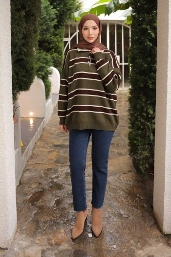 Haki Çizgili Yakalı Triko Kazak