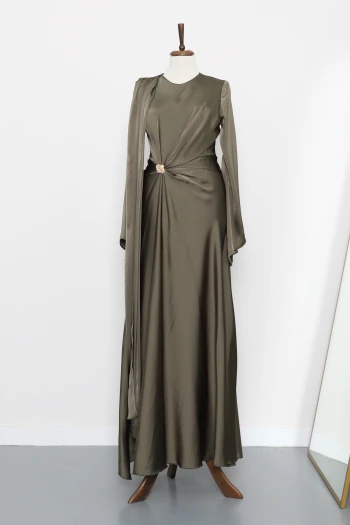 Haki Önü Pelerinli Drapeli Saten Abiye