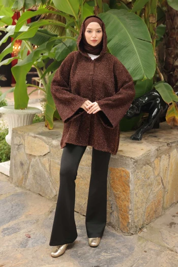 Kahverengi Kapüşonlu Düğmeli Simli Triko Hırka